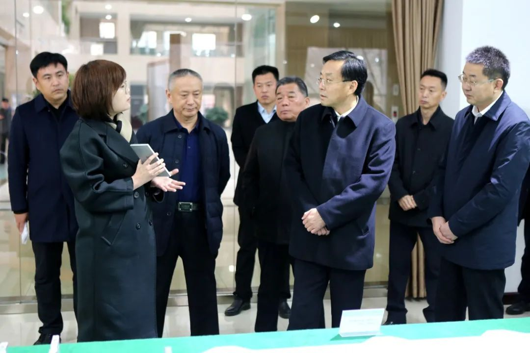 鄒平市委副書(shū)記、代市長(zhǎng)張謙一行來(lái)山東三星集團(tuán)調(diào)研