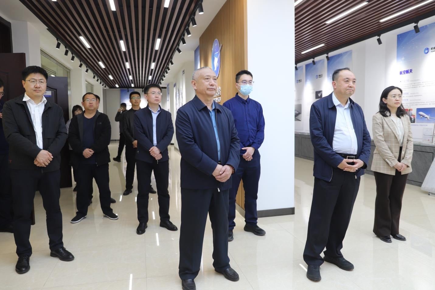 省工信廳電子信息產(chǎn)業(yè)處處長、二級(jí)巡視員李英峰來山東三星集團(tuán)調(diào)研